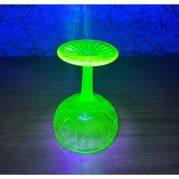 Vintage uranium glass Anchor Hocking Tall champagne goblet cameo pattern - Picture 4 of 10
